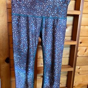 Teeki Mermaid Fairy Queen capris yoga pants size M